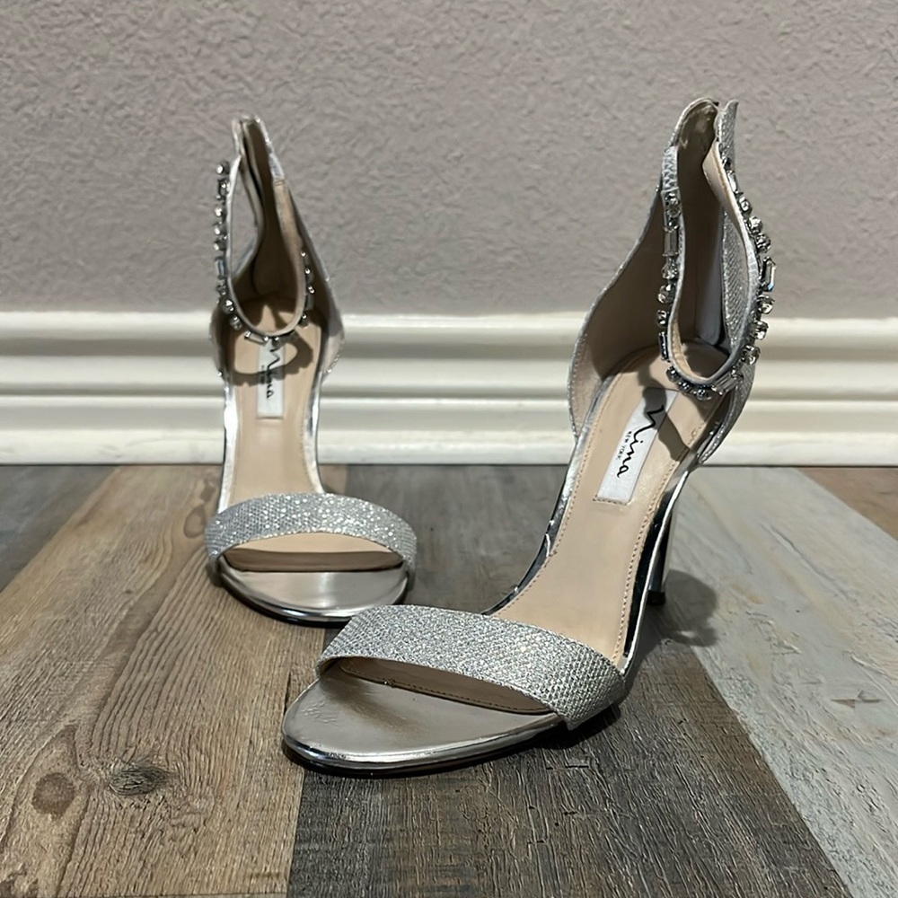 Nina Deena Silver Stiletto Heels  Ankle Strap Formal wear Wedding Sz 9.5M Bridal